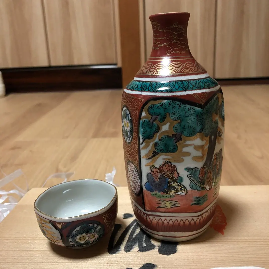 Thumbnail of Kutani ware, Kutani Shoza, Tokkuri (sake bottle)