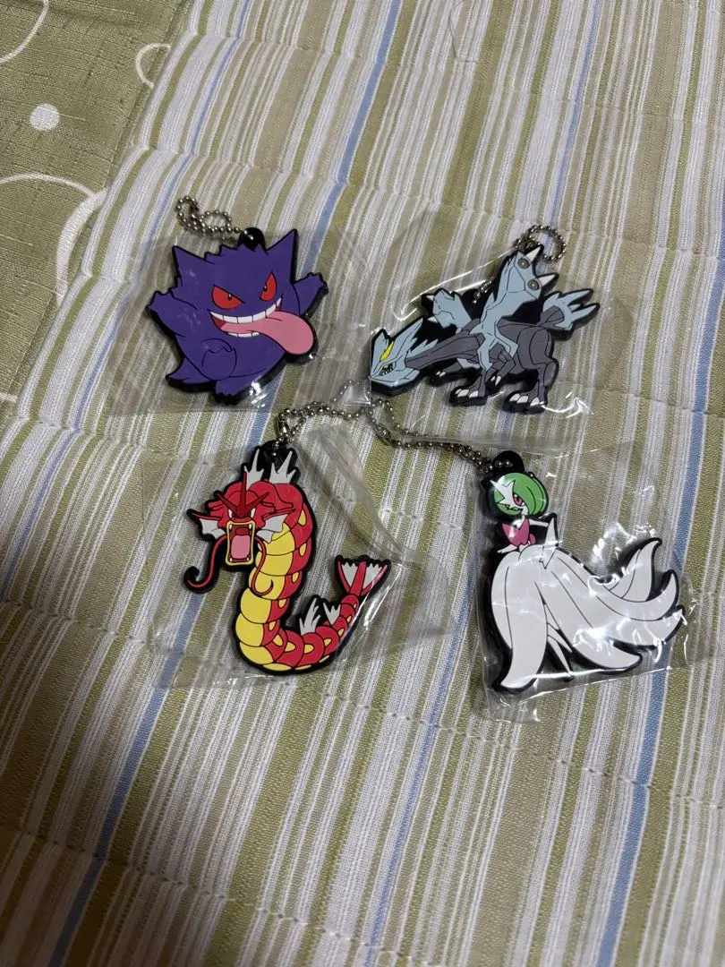 ポケモン　色違い　サーナイト　アクリルキーホルダー ポケットモンスター ラバーリールキーホルダー(サーナイト