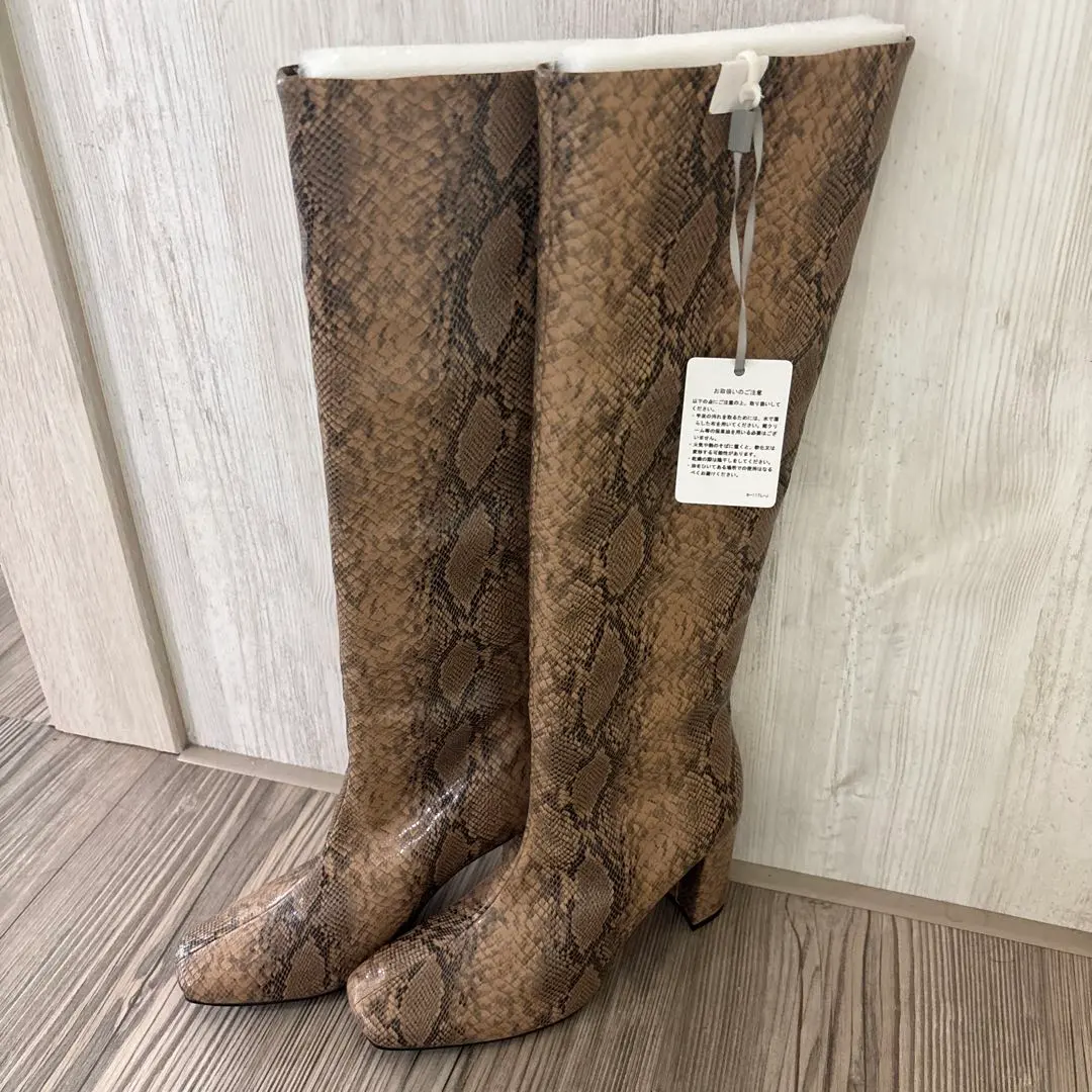 Thumbnail of SNIDEL's "Knee Length Long Boots"