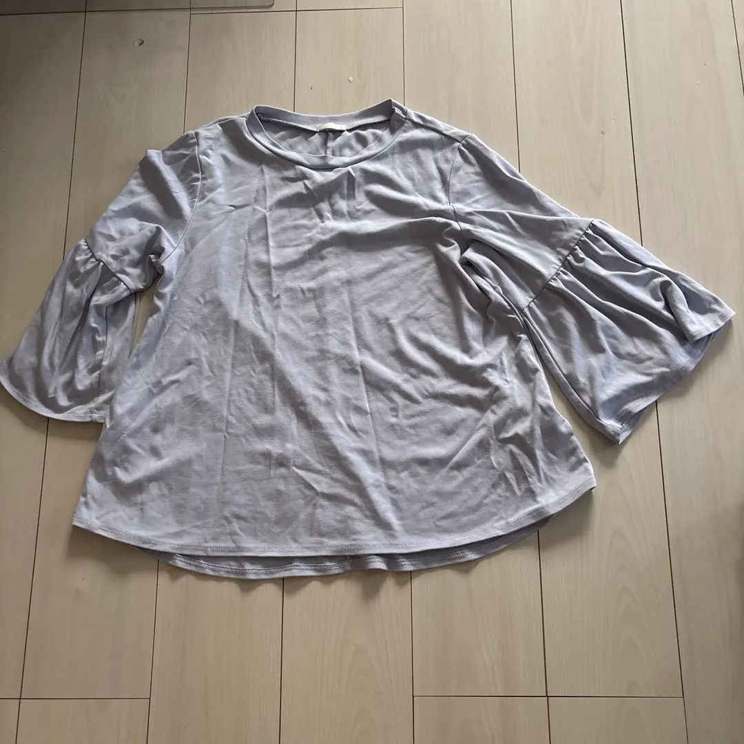 GU 灰色 五分袖 喇叭袖 上衣 的縮圖