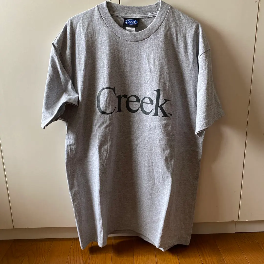 creek anglers device Tシャツ　グレー 値下げ】Creek Angler's Device ロゴTシャツ ライトグレー