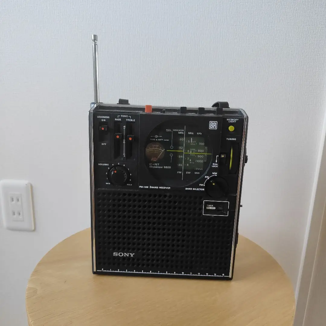 SONY ラジオ　ICF-5600  ジャンク品　　ですが受信はできます。 SONY ラジオ ICF-5600 ジャンク品 ですが受信はできます
