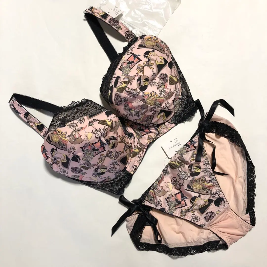 Heaven 新品タグ付き　ブラジャー 2点セット J65 ベージュ・黒 Heaven 新品タグ付きブラジャー 2点セット J65 ベージュ・黒