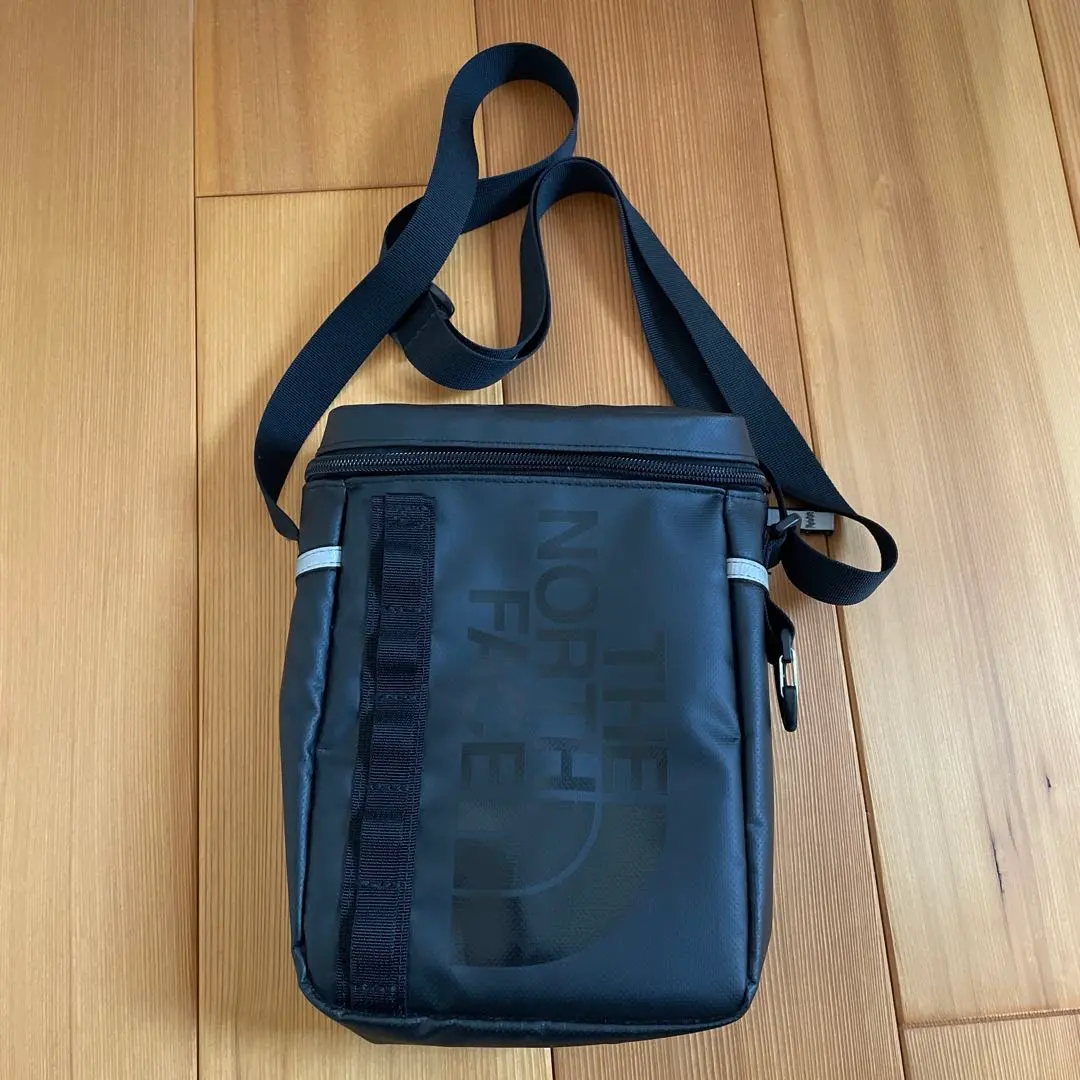 THE NORTH FACE 肩背包 黑色 的縮圖