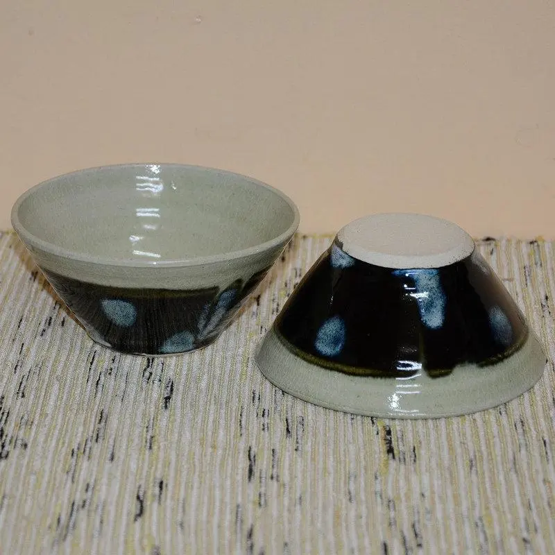Thumbnail of Pottery bowl with black and white speckled pattern