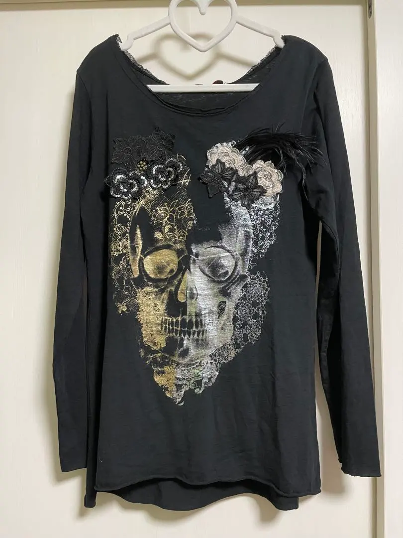 Thumbnail of Feather Skull Print Long Sleeve T-shirt Black x Silver x Gold Y2K Long Tee