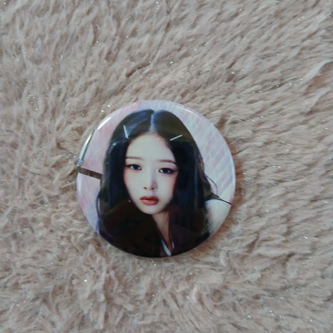 Thumbnail of ive Rei HMV bonus Bealright tin badge Shinseido