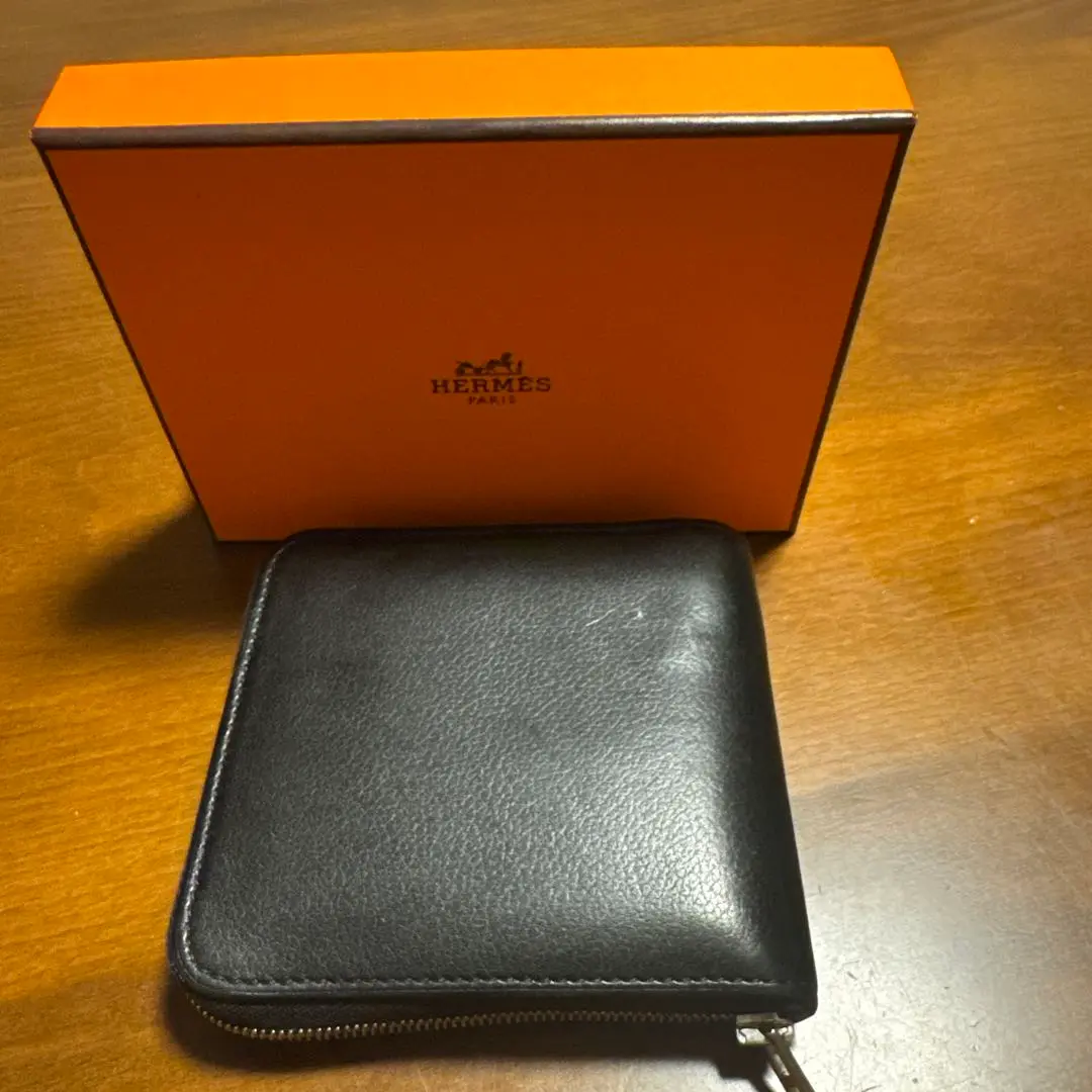 【HERMES】超入手困難☆人気 ジップアンゴー ウォレット Etoupe Etoupe エトゥープ HERMES Zipengo(エルメス ジップアンゴー