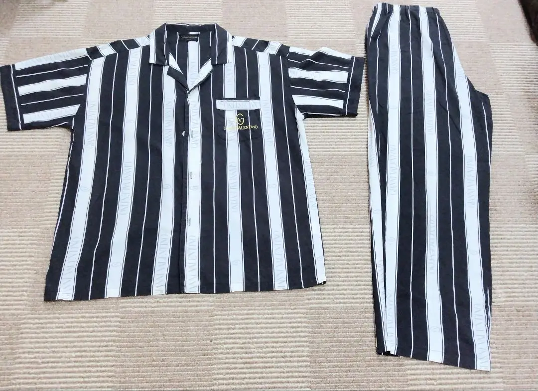 GIANNI VALENTINO　 シルク100%　パジャマ　М　未使用タグ付き GIANNI VALENTINO シルク100% パジャマ М 未使用タグ付き