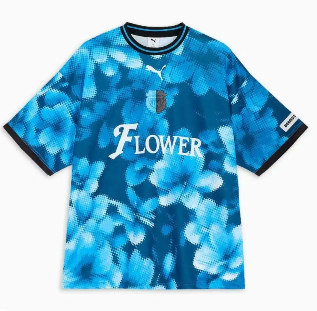 フロンターレ×beams　コラボシャツ　Mサイズ BEAMS SPORTS〉が川崎フロンターレと〈PUMA〉とともに、川崎