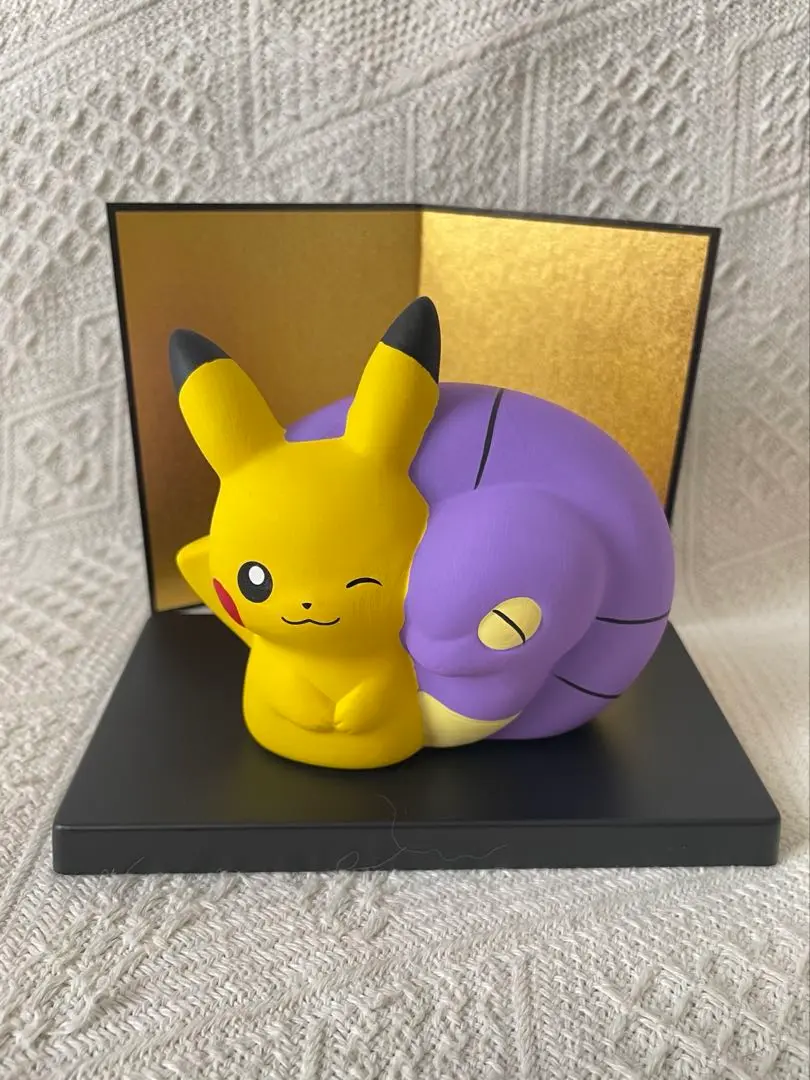 陶飾り ピカチュウとアーボ ｜【公式】ポケモンセンターオンライン