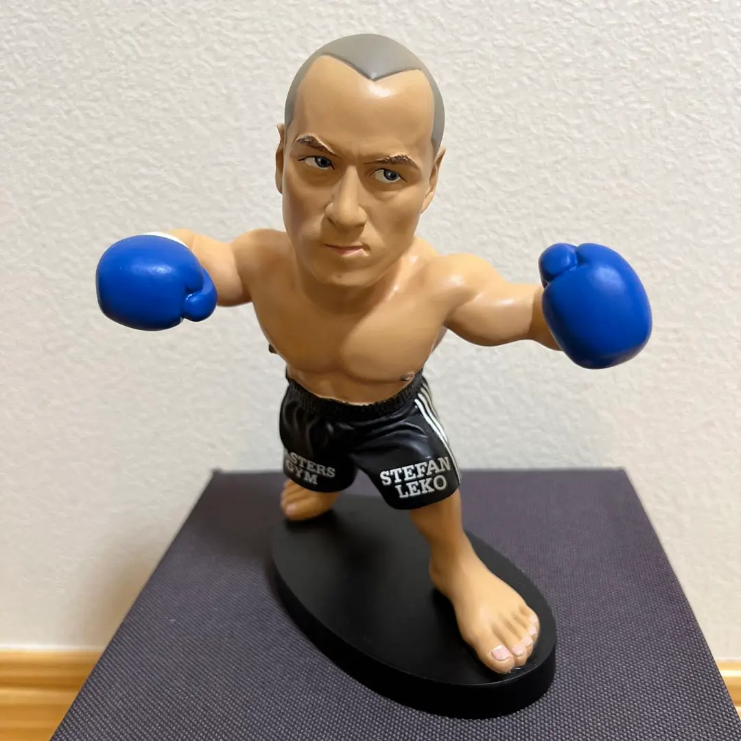 ステファン・レコ K-1 サイン入りグローブ ミルコクロコップフィギュア付 ステファン・レコ K-1 サイン入りグローブ ミルコクロコップ