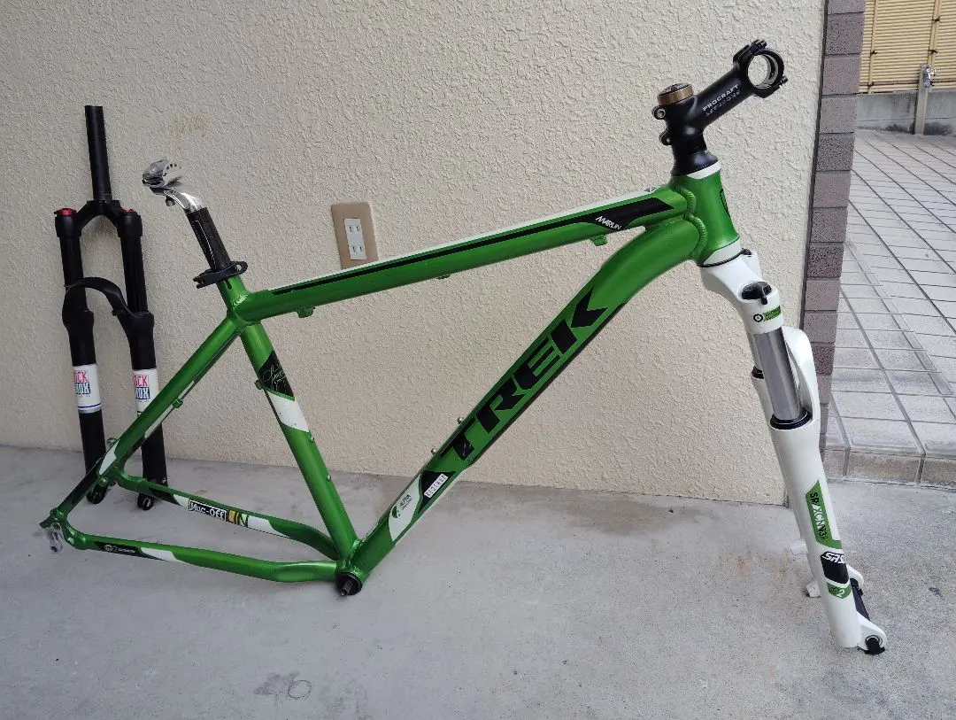 TREK マウンテンフレーム　ほぼ未使用 トレック ○未走行品 TREK TOP FUEL 9.7 2022年 XT フルサス
