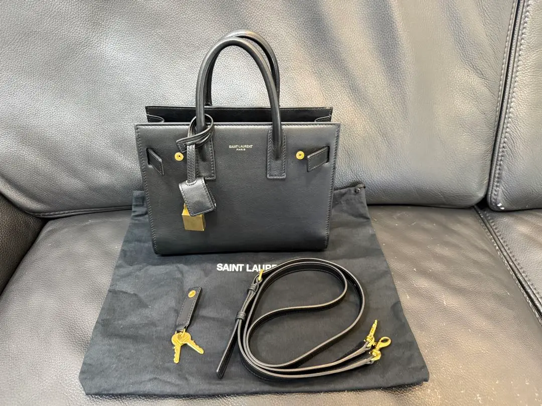 【Saint Laurent】サック ド ジュール ナノ レザー 直営店 サック・ド・ジュール ナノ（パテントレザー） | Saint Laurent