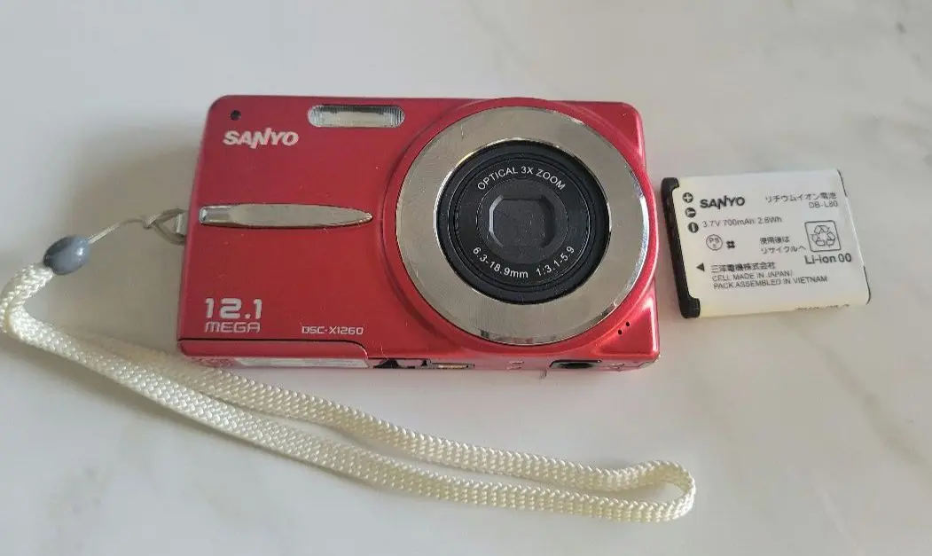 SANYO DSC-X1260 コンパクトデジタルカメラ セット レッド 概要 デジタルカメラ DSC-X1260(R) | デジタルカメラ（三洋