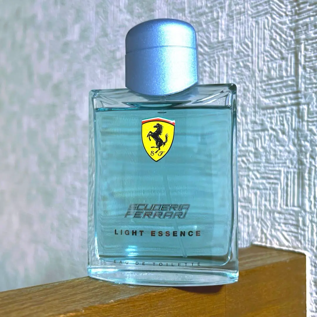 フェラーリ　ライトエッセンス　オードトワレ 125 Amazon | Ferrari(フェラーリ) フェラーリ ライトエッセンス
