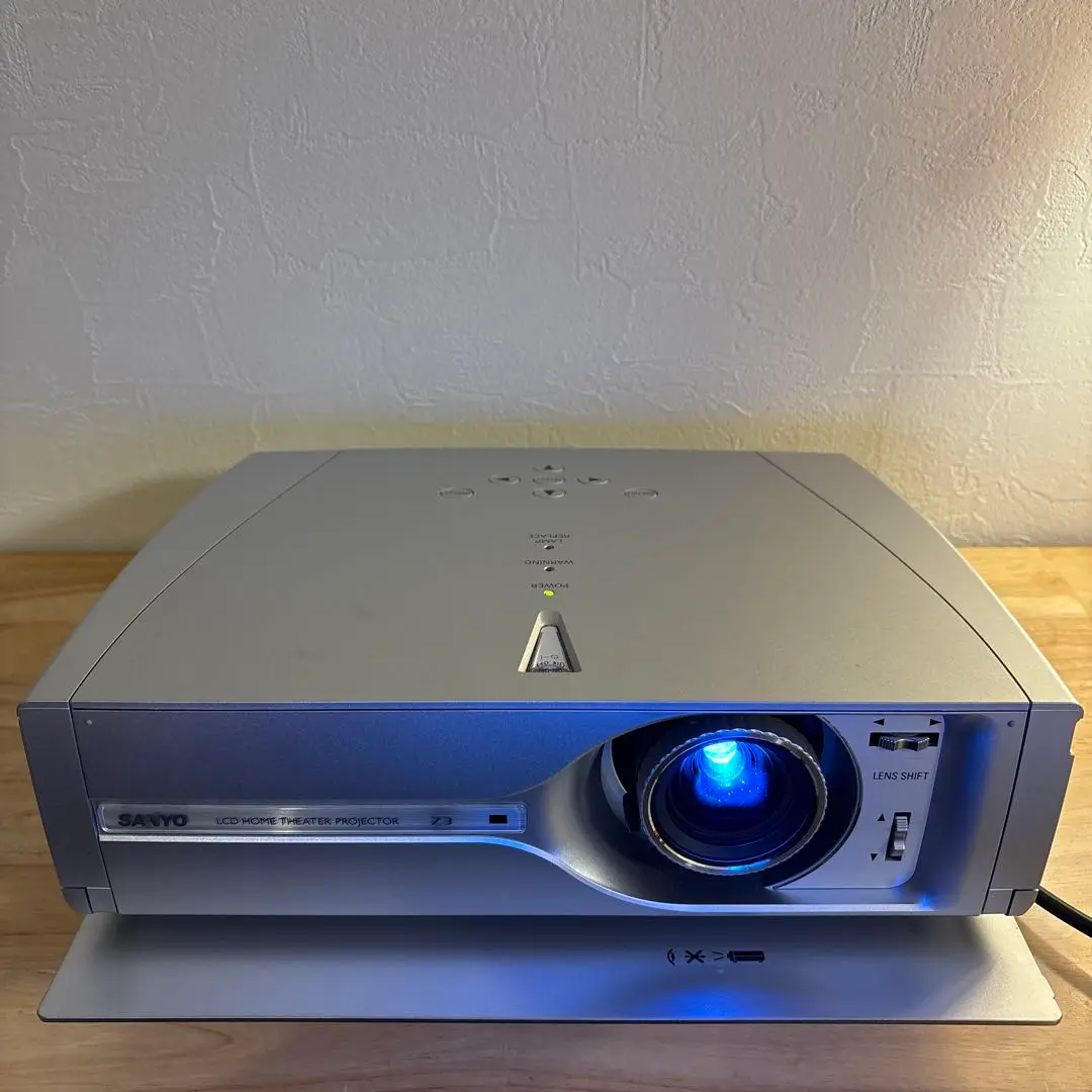SANYO LP-Z3 プロジェクター 三洋電機、電動アイリス搭載のホームプロジェクター「LP-Z3」