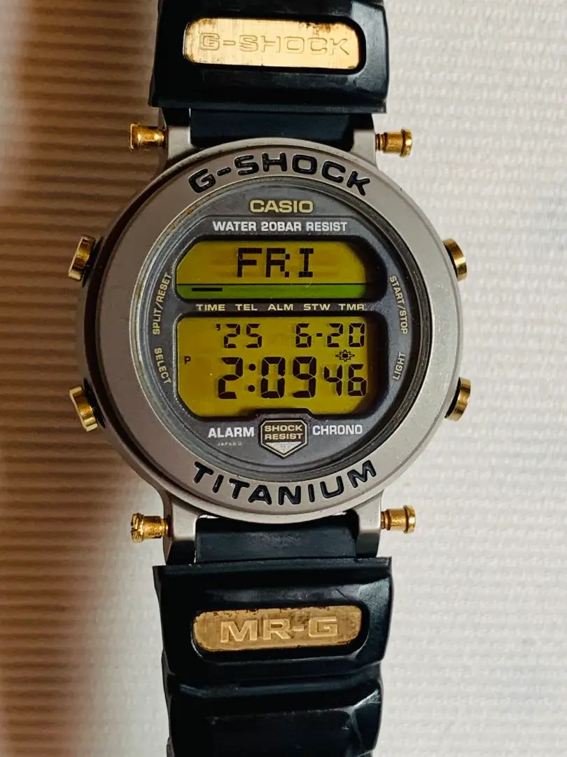 PREMIUM METAL G-SHOCK FROM THE 90's | Gold MRG-1 watch