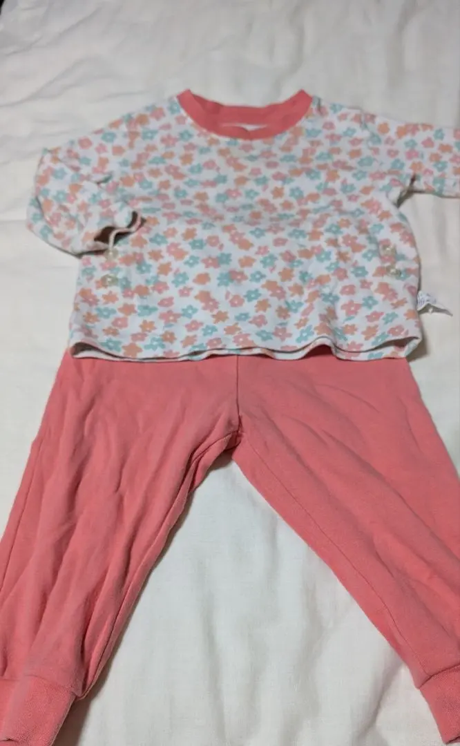 Thumbnail of Baby pajamas Uniqlo top and bottom set floral pattern 80m