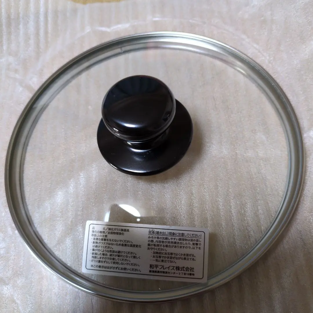 Thumbnail of Glass pot lid, 19cm diameter