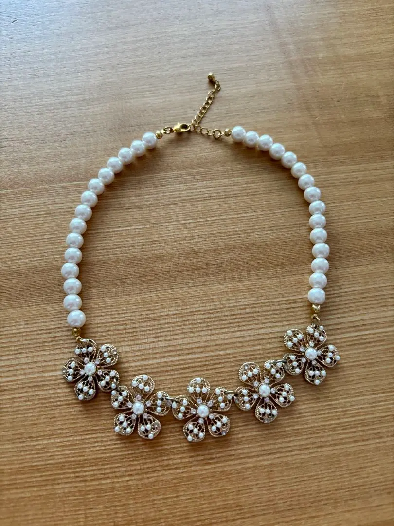 Thumbnail of Flower motif necklace