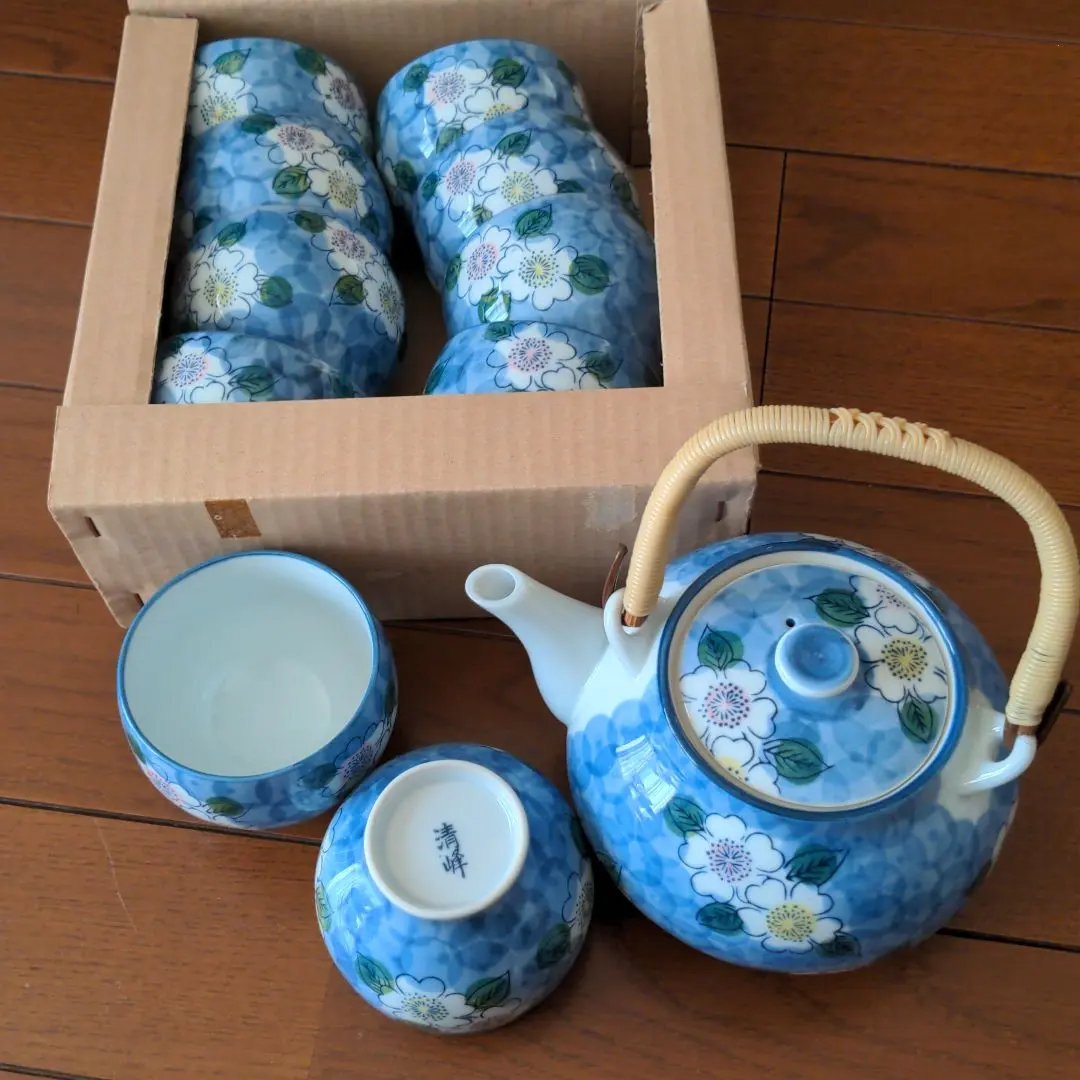 Thumbnail of Arita-yaki (Arita ware) Seihou Teapot Set with 10 teacups