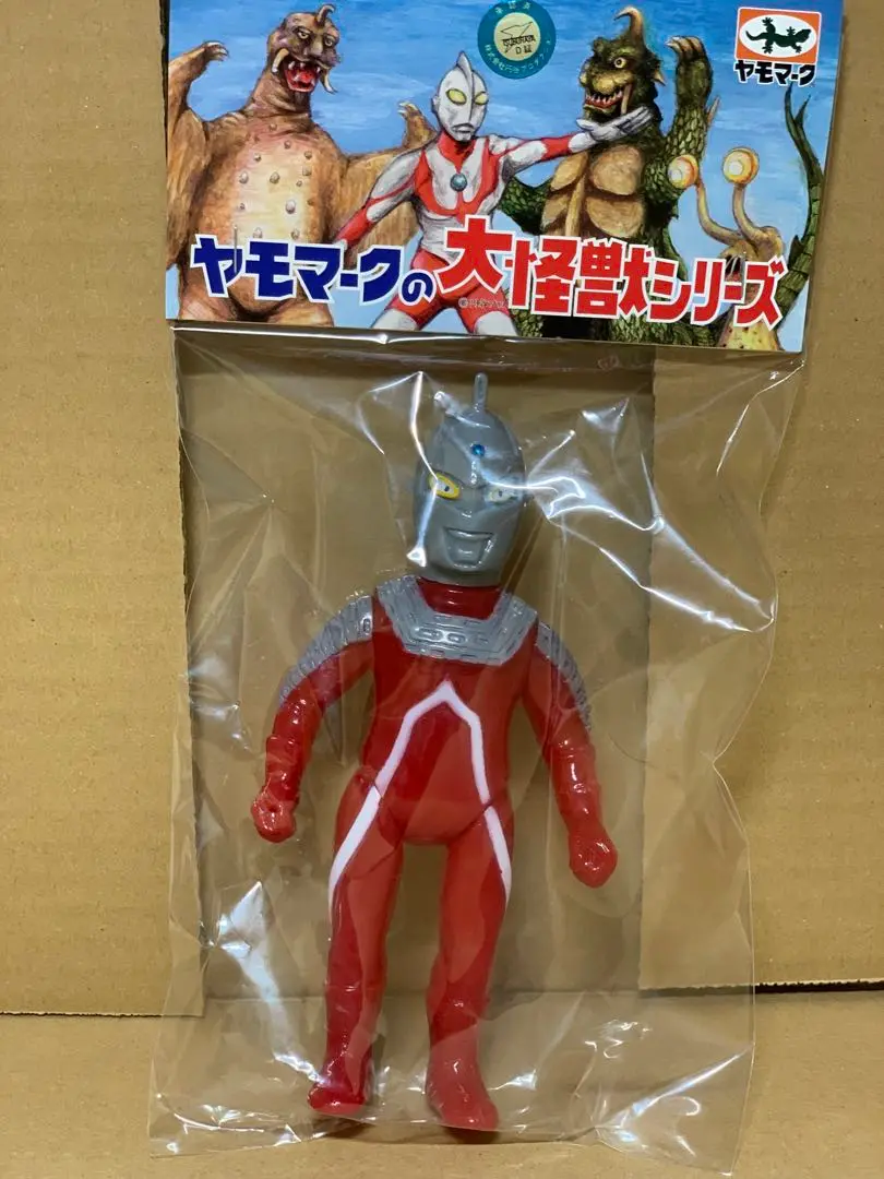 ヤモマーク ウィンダム 透明ブルー 展示中 in Museum of Raphael