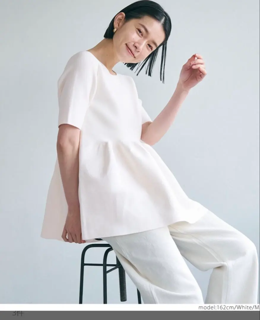 Thumbnail of White peplum design short-sleeved top