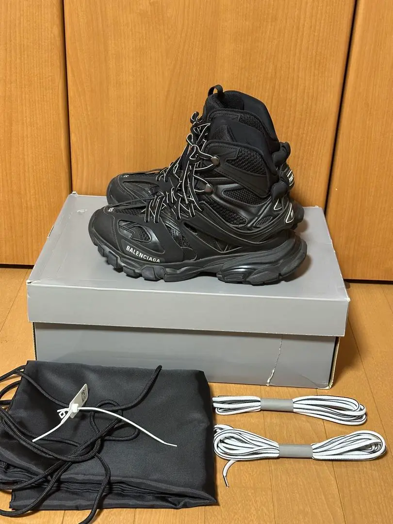 2025年最新】balenciaga track hikeの人気アイテム - メルカリ