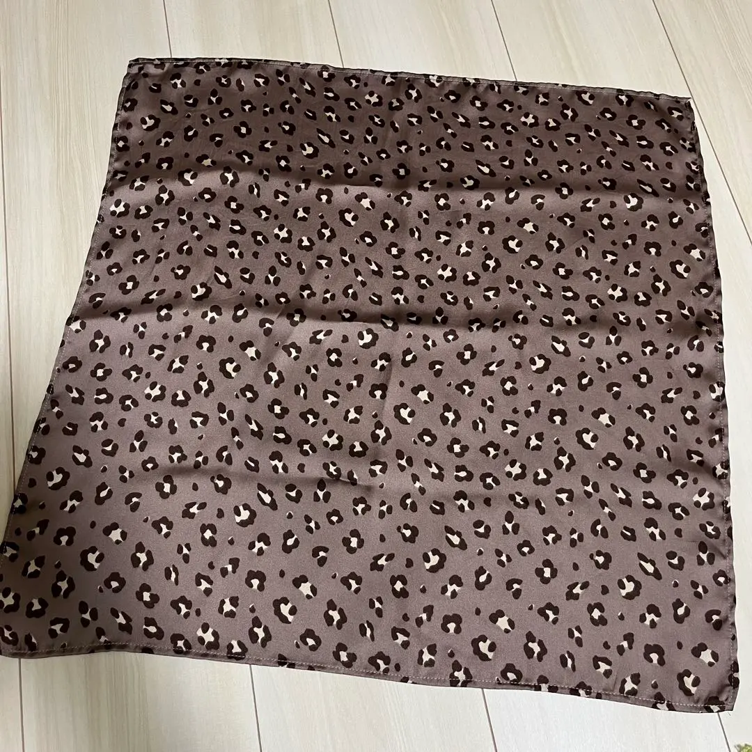 Thumbnail of Leopard print scarf