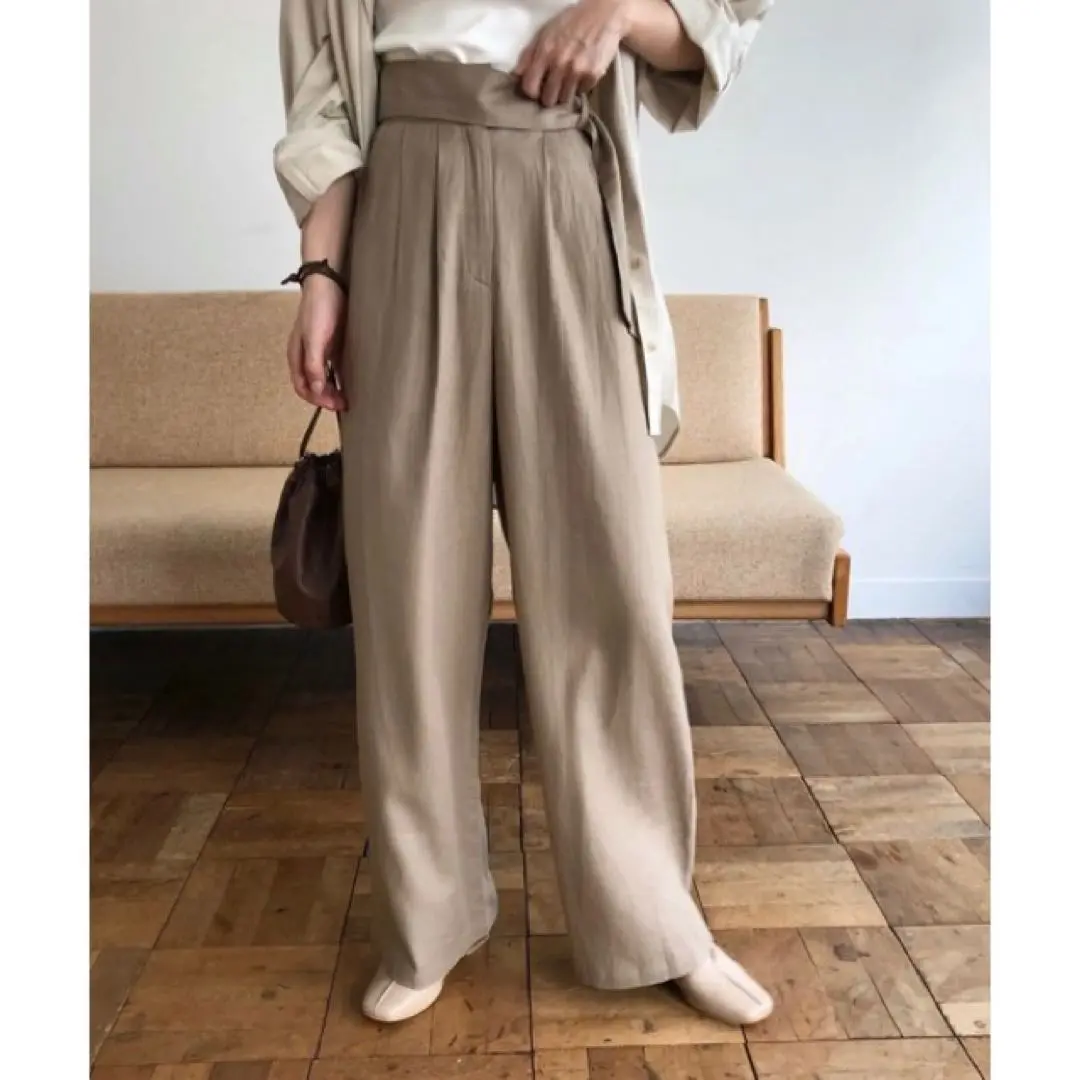 WILLFULLY ベージュ ワイドパンツ プリーツ入り ハイウエスト WILLFULLY ベージュ ワイドパンツ プリーツ入り ハイウエスト