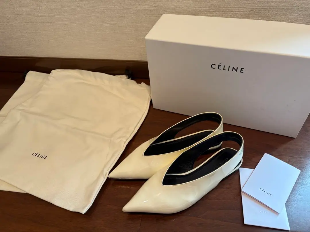 2025年最新】CELINE フラットシューズ・バレエシューズの人気