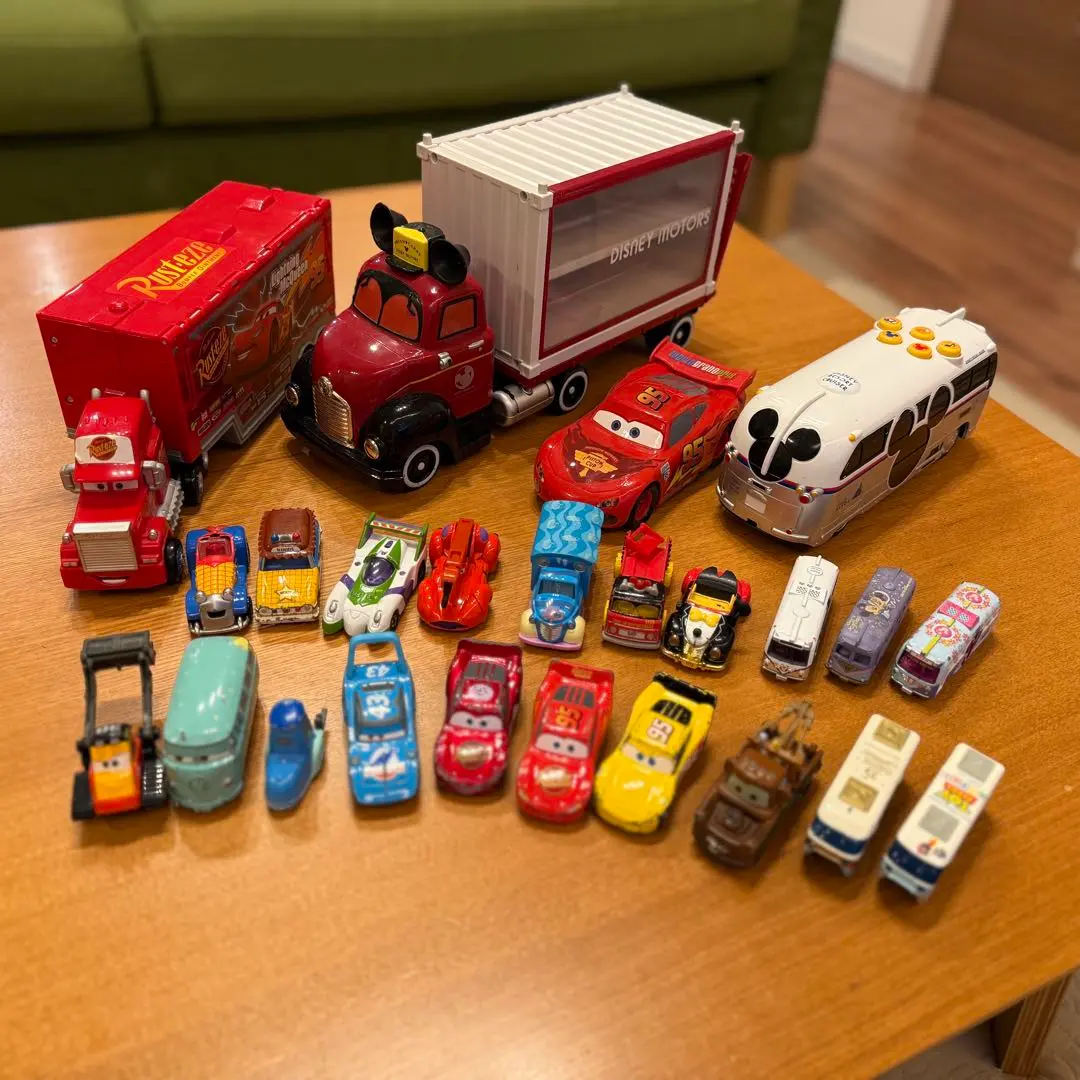 トミカ　ディズニー　カーズ　ラッピングトラックセット Amazon | トミカ ディズニートミカ ディズニートミカラッピング