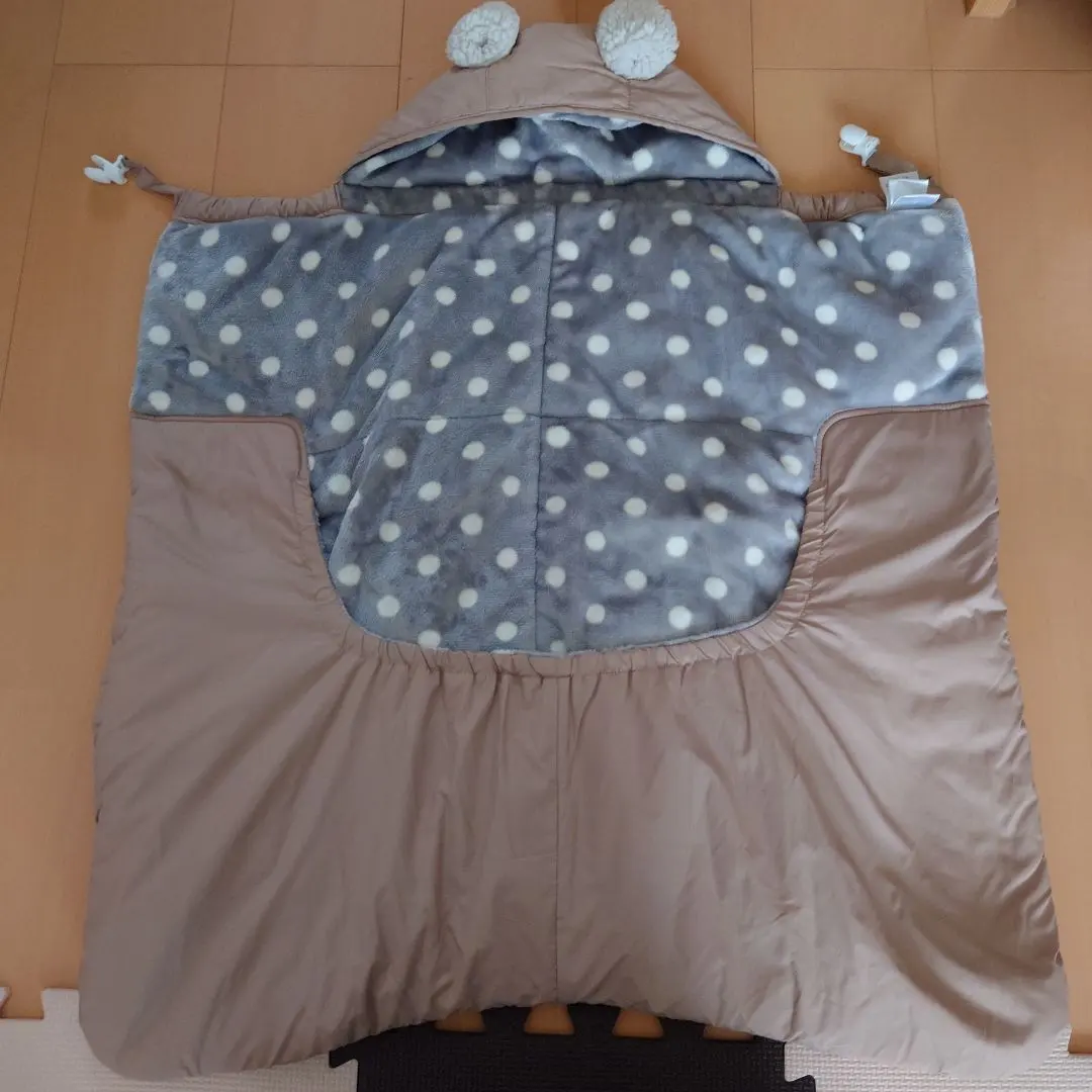 Thumbnail of Beige hooded baby blanket, under 95cm