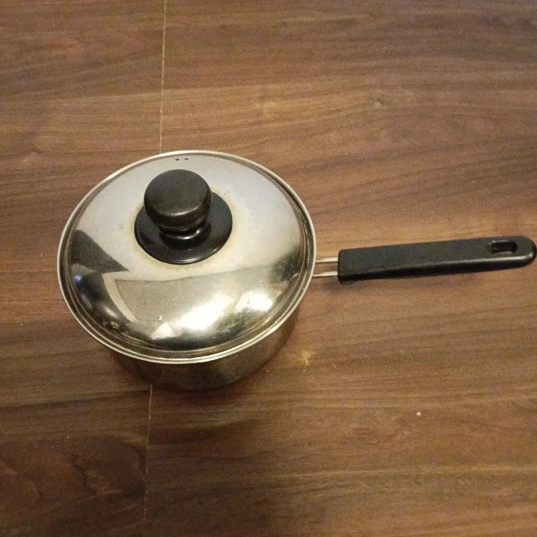 Thumbnail of Stainless steel saucepan with lid, 2.2L capacity