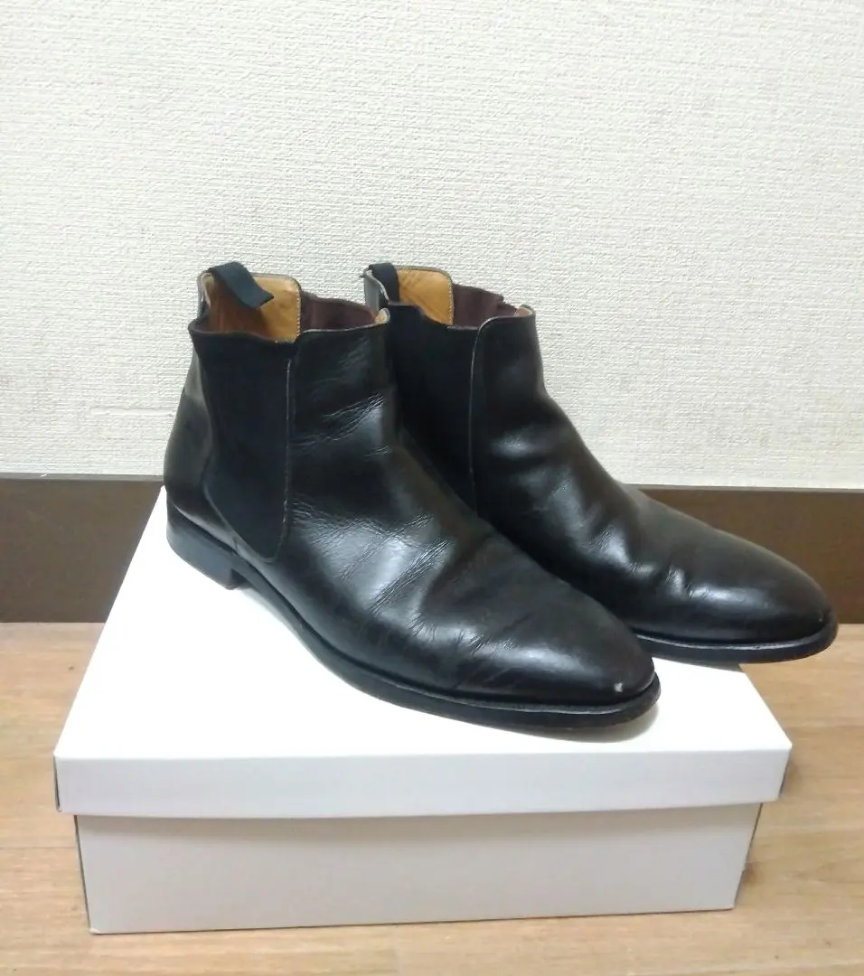 Thumbnail of Black leather side-gore boots