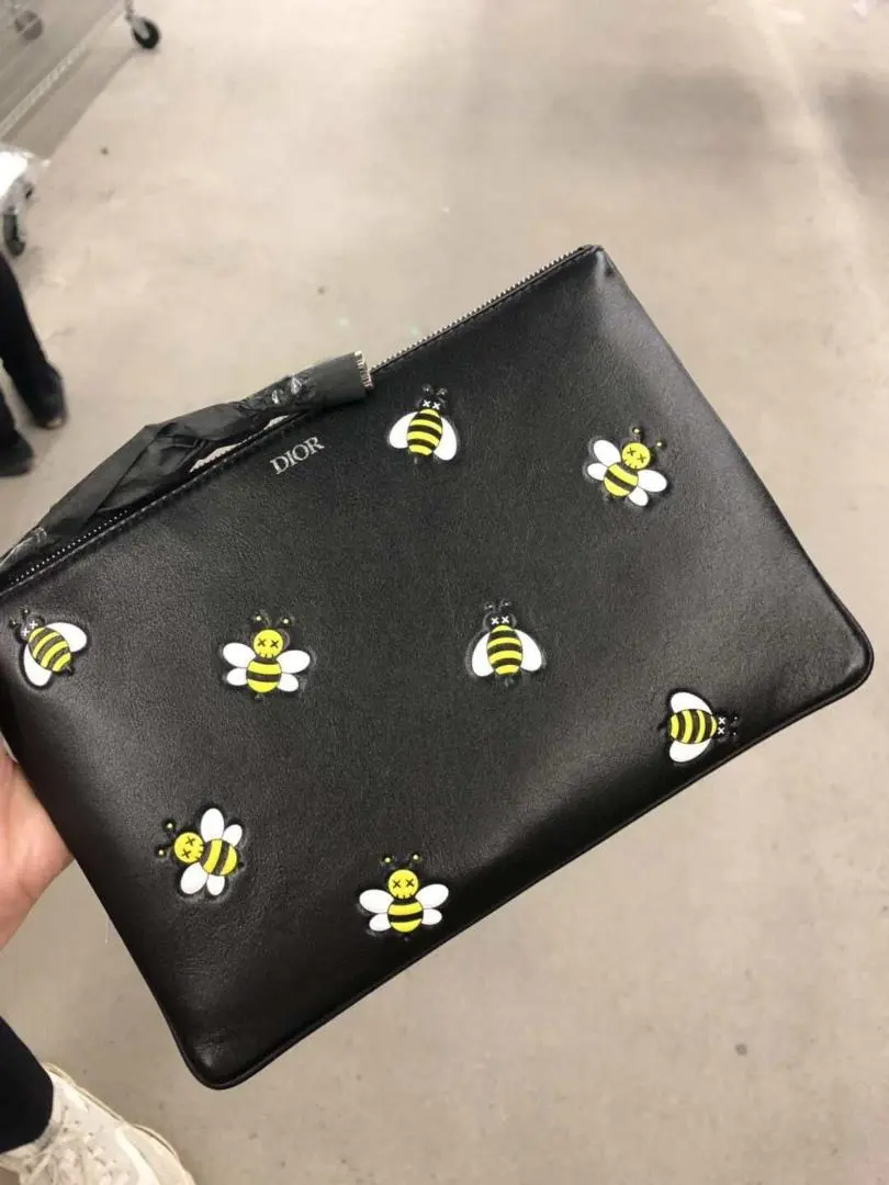 希少✨美品　Dior × KAWS ディオール　カウズ　ボストンバッグ 2025年最新】dior kaws バッグの人気アイテム - メルカリ