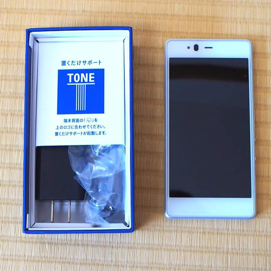 【美品】トーンモバイル e22 ホワイト スマートフォン 本体 TONE e22｜価格比較・最新情報 - 価格.com