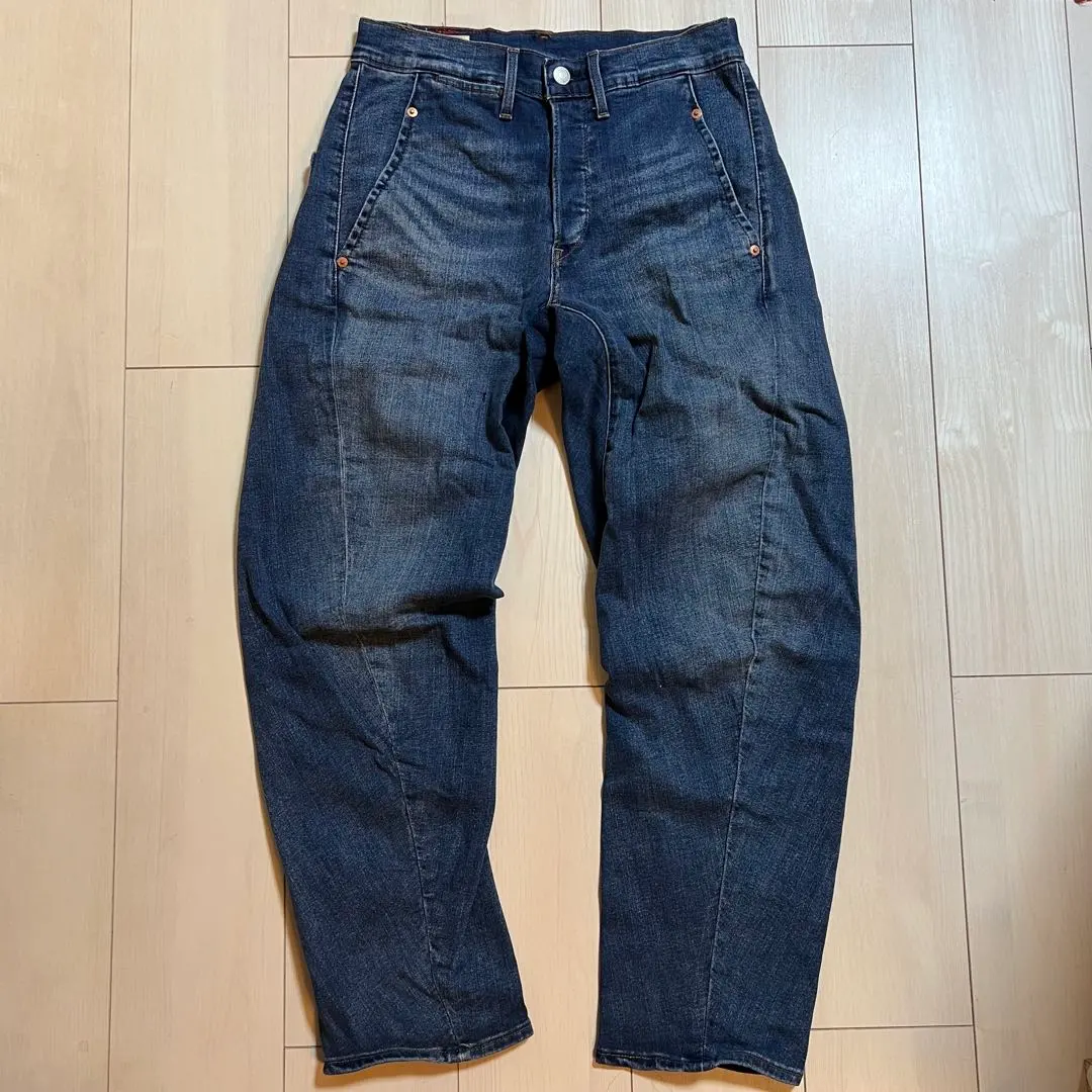 李維斯 牛仔褲 的縮圖