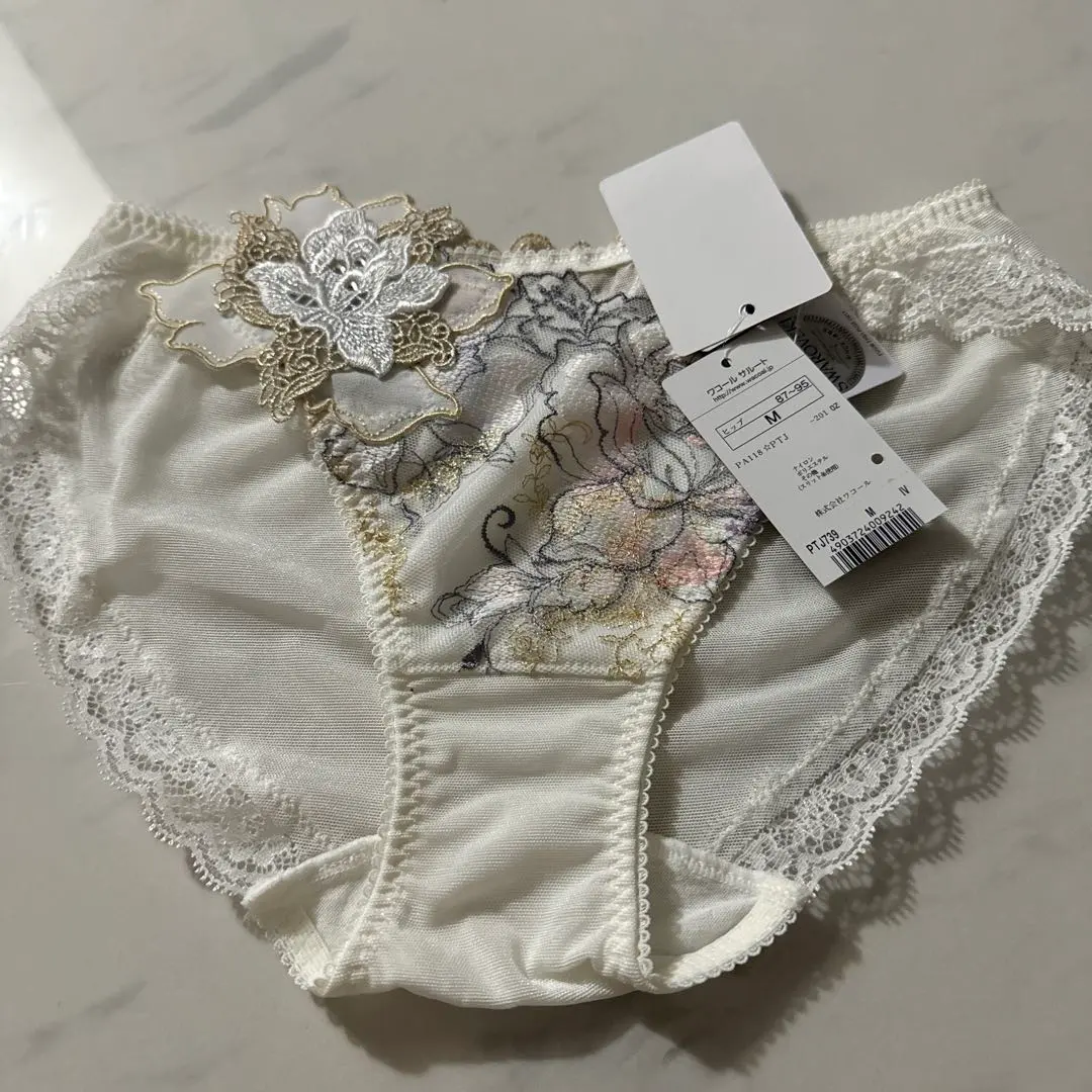 Thumbnail of Salute Normal M