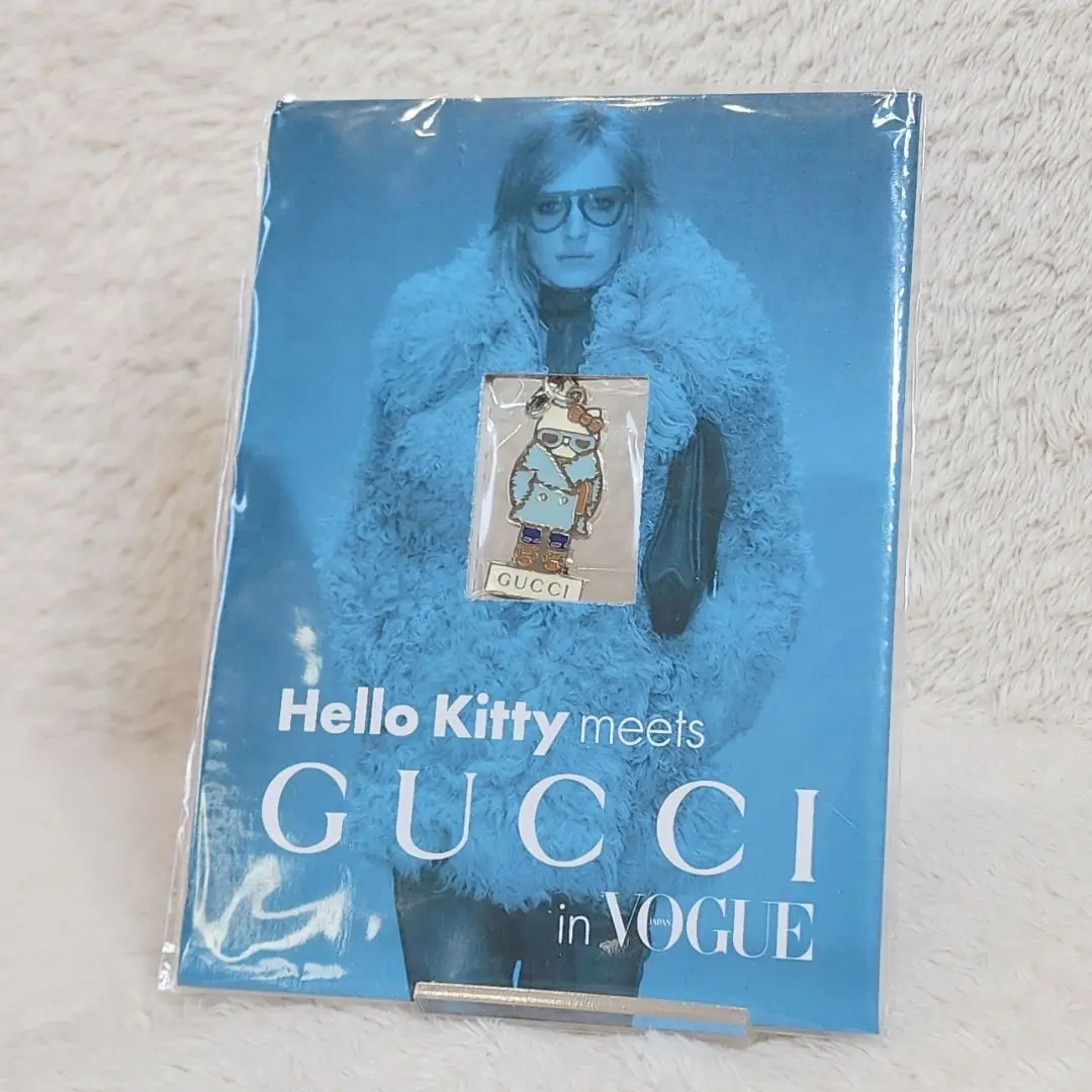 VOGUE Kitty GUCCI キティ　ヴォーグ　グッチ　キーホルダー新品 Gucci Hello Kitty Charm Key Holder charm limited VOGUE JAPAN