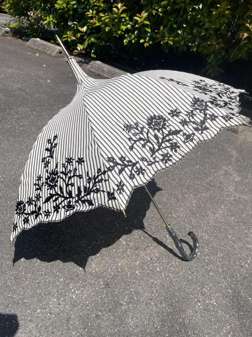 美品　ヴィヴィアンウエストウッド　日傘　傘　花柄　希少 Vivienne Westwood ヴィヴィアンウエストウッド 日傘 花柄 傘