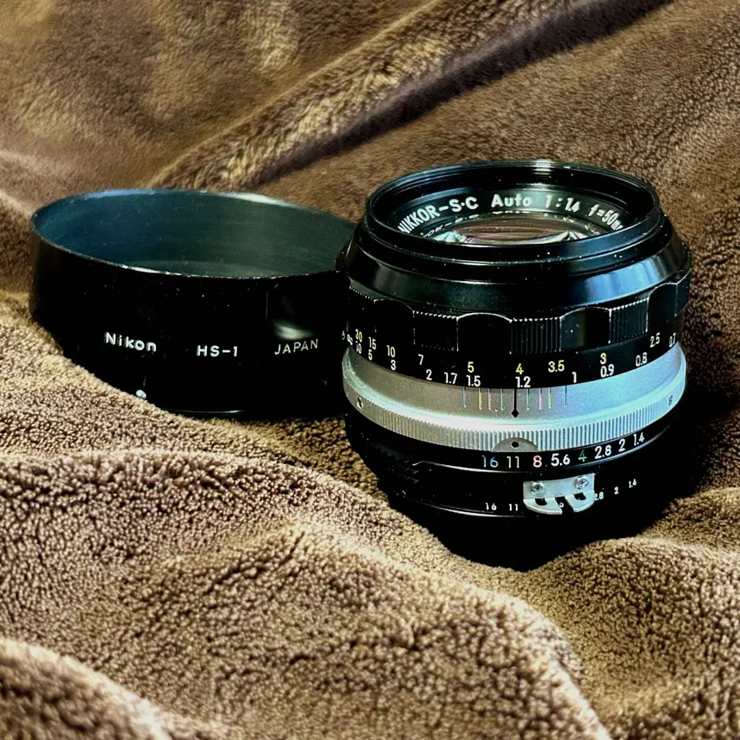 Nikon AI Nikkor 50mm F1.8S レンズフードHS-11 ニッコールレンズとレンズフードの話】『閃光のAI Nikkor 50mm