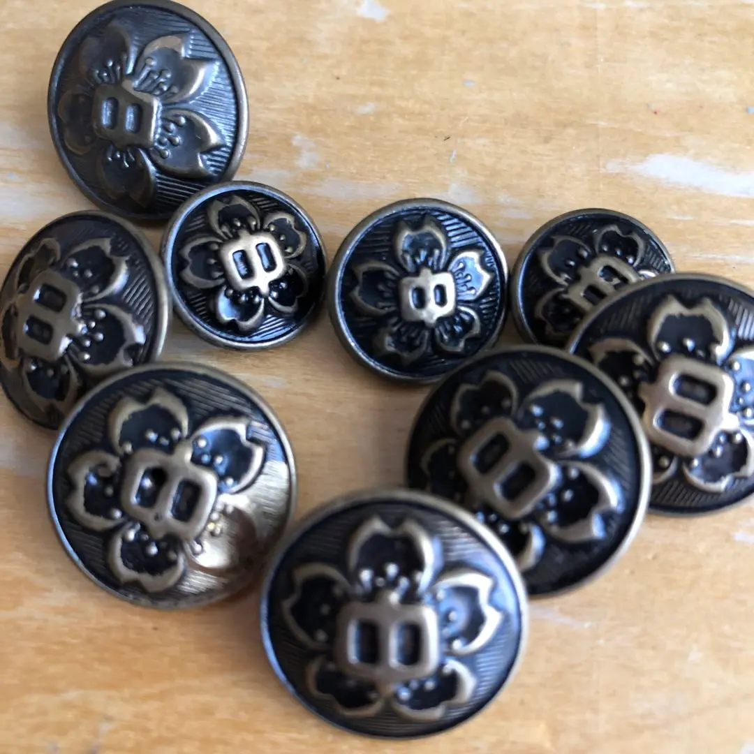 Thumbnail of Set of 9 cherry blossom design metal buttons - School uniform (gakuran) - Junior high school
