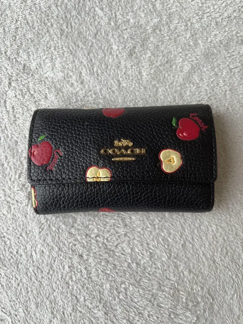 ˚✧美品✧༚ 【coach】リンゴ柄キーケース　日本限定 コーチ 6連キーケース リンゴ柄 アップル ホワイト - メルカリ