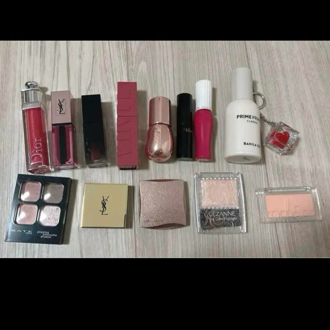 化妝品組合出售 的縮圖