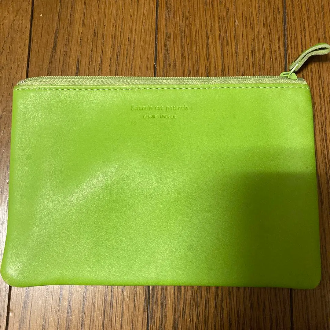 皮革製亮綠色小包 的縮圖