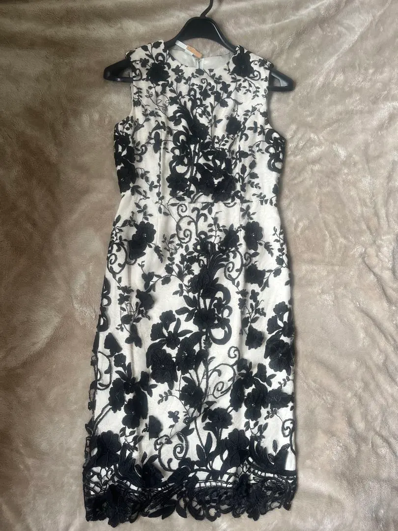 Thumbnail of Elegant floral sleeveless dress