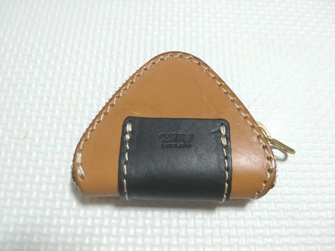 【美品】ヘルツ HERZ コンパクト財布　黒　ブラック コインケース ミニ財布 小銭・お札・カードがコンパクトに収納できる小型のレザーミニ