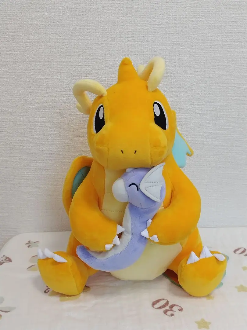 カイリュー　だっこぬいぐるみ TAIKI-BANSEI ミニリュウ＆カイリュー Amazon.co.jp: ポケモンセンターオリジナル だっこぬいぐるみ